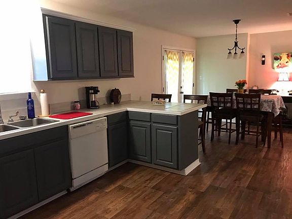 3rd image of 400 Margaret Ave