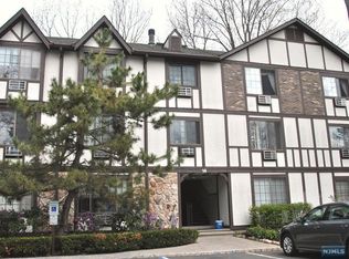 1418 Faulkner Ct, Mahwah, NJ