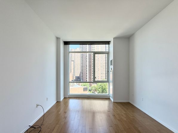 200 Chambers St APT 7L