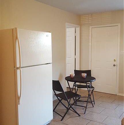 4th image of 1523 Oasis Ave APT 1