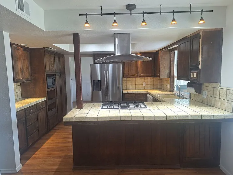 380 S 19th Ave — Photo 8