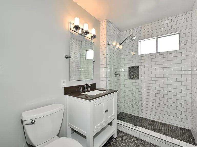 2427 Centinela Ave #G — Photo 10