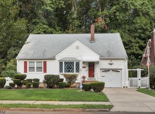 372 Forest Dr, Union, NJ