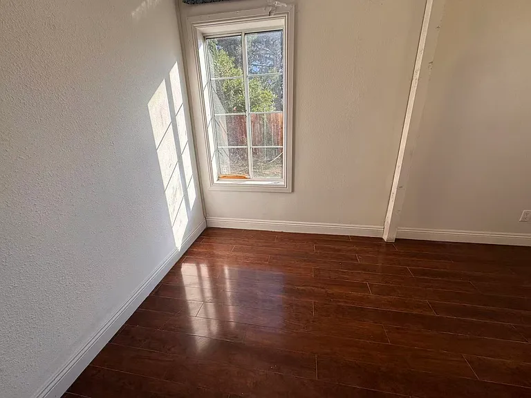 2512 Overland Ave — Photo 5