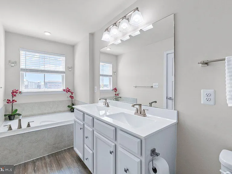 6247 Islington St — Photo 35