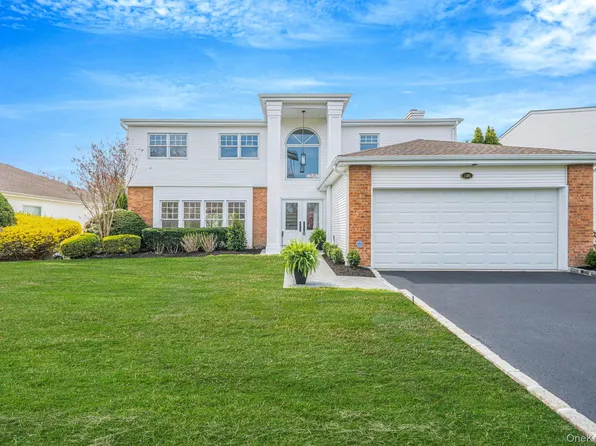 106 Fairway View Drive #106, Commack, NY 11725