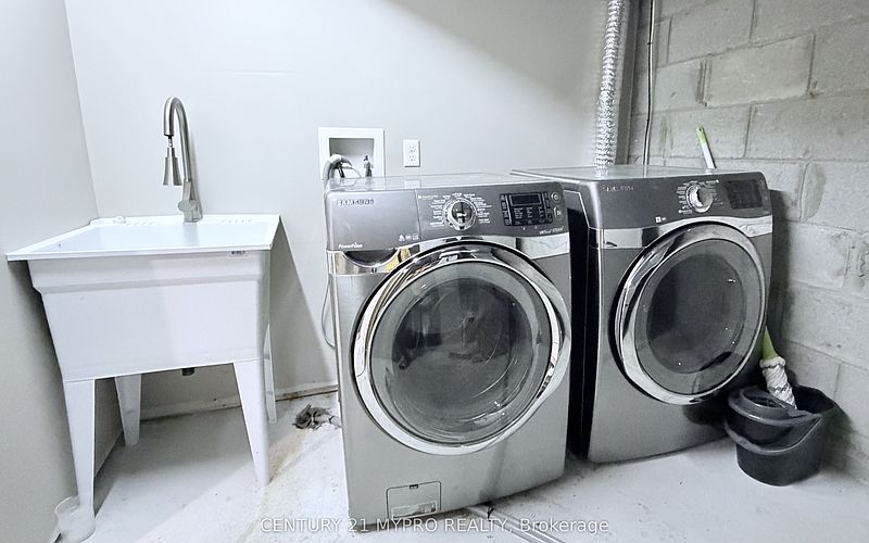 Toronto House for rent - 3 Bedrooms — photo 8