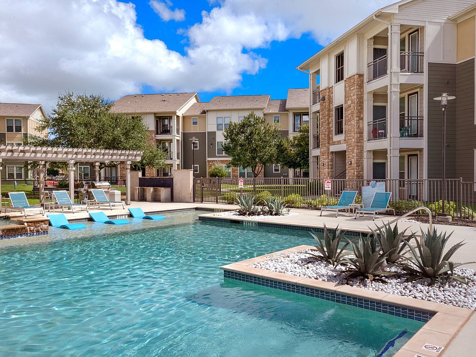 Resort-Style Swimming Pool