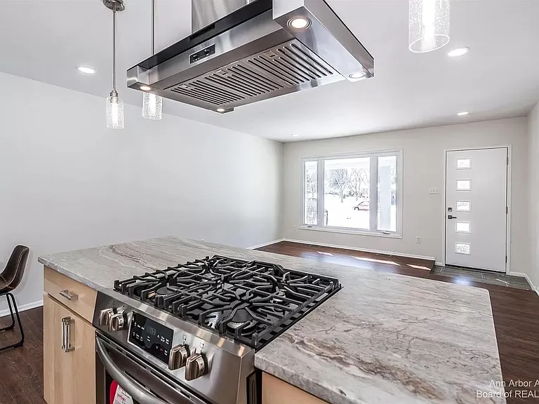 2 Gallway Ct — Photo 2