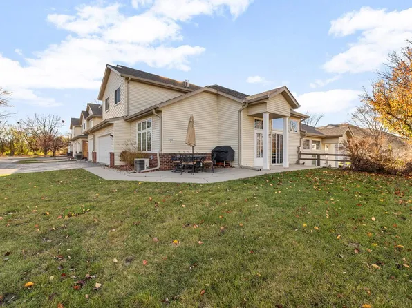 2426 Fox River PARKWAY #E, Waukesha, WI 53189