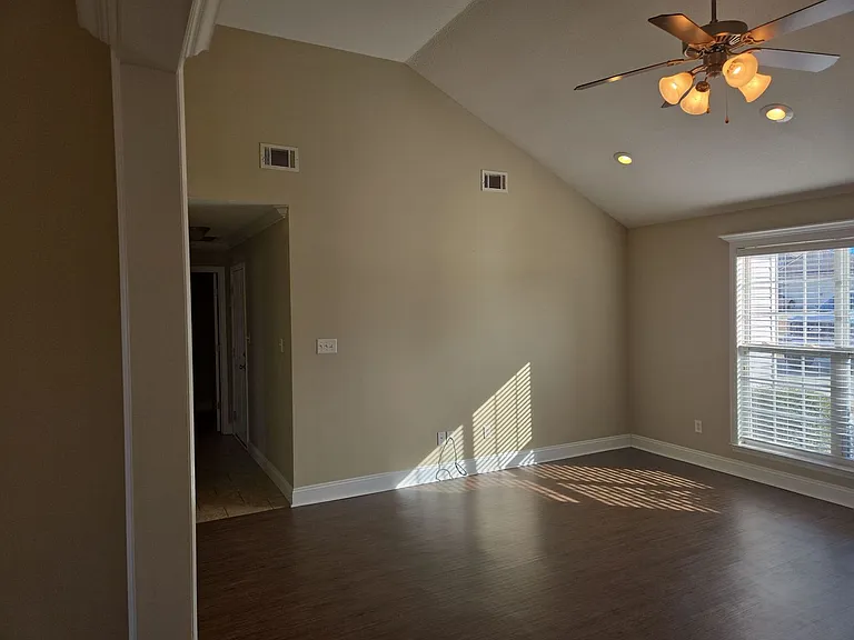 4916 Grant Dr — Photo 2