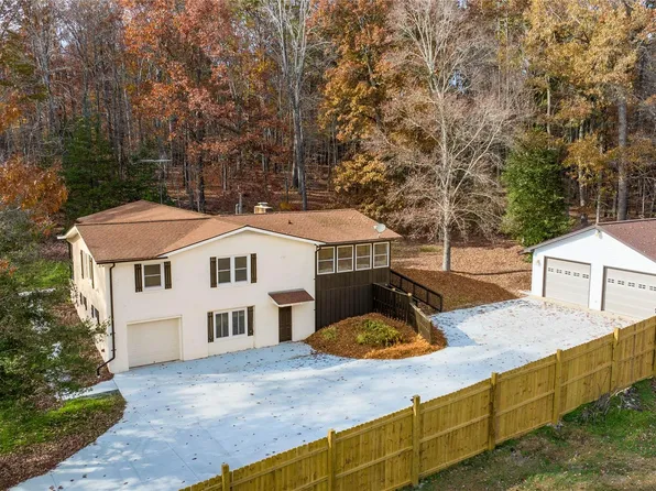 220 Holly Hills Dr, Troy, NC 27371