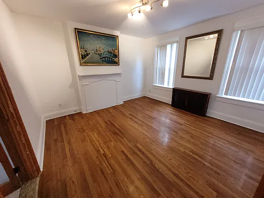 Rented by Halvatzis Realty | media 2