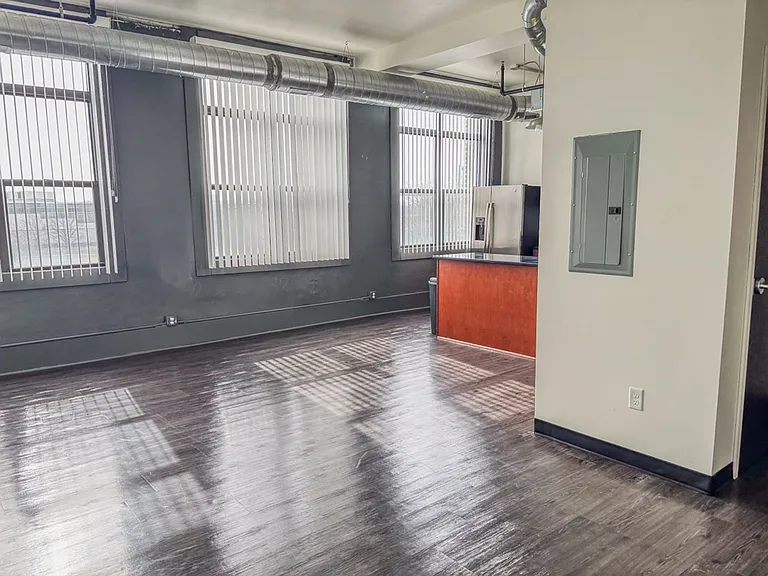 23 N Summit St — Photo 7