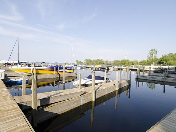 2nd image of 2964 Lakeshore Dr Unit W101