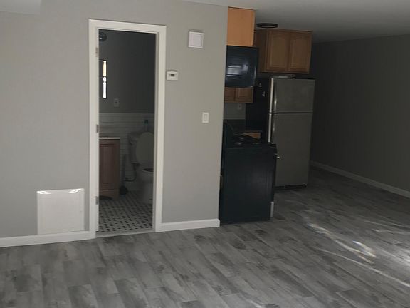 3rd image of 3122 Waterbury Ave