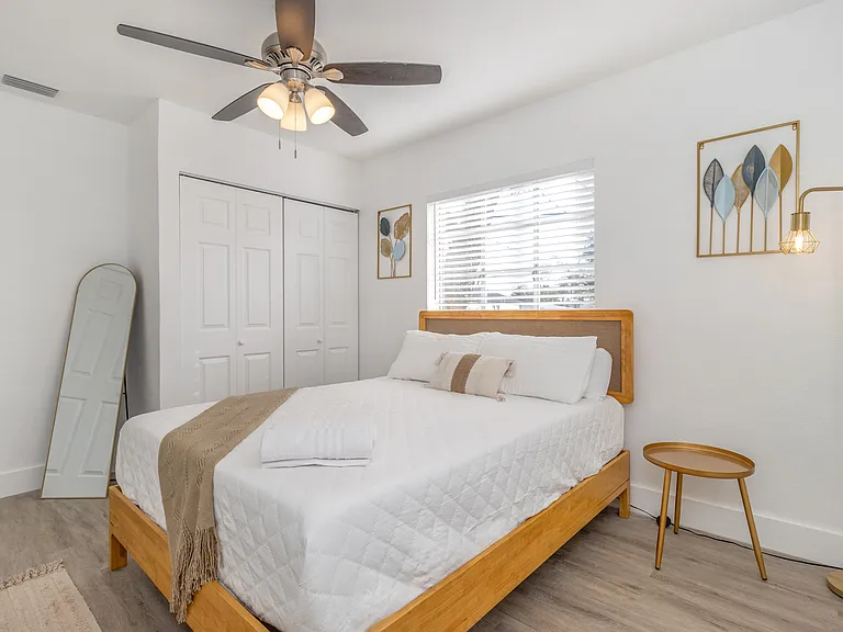 2701 W Saint Joseph St — Photo 15