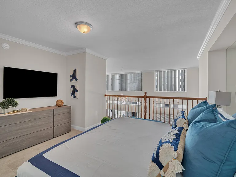 Royal Palm Apartments — Photo 9