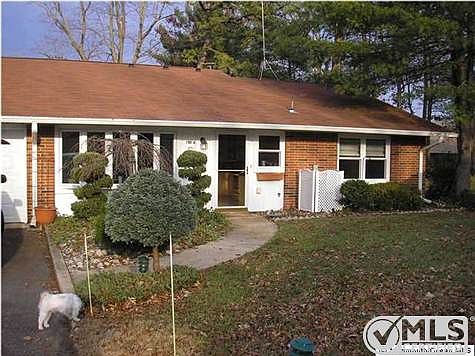 1st image of 189A Sterling Ct