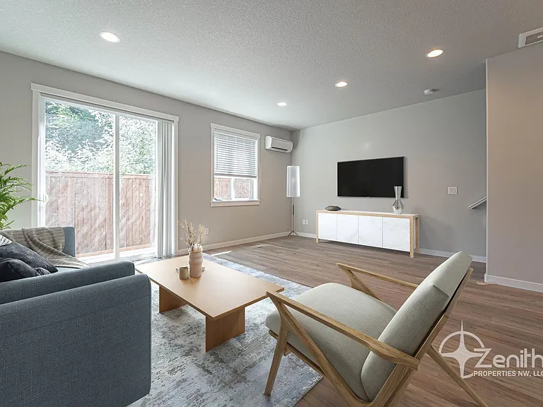 4939 NE 2nd Ct — Photo 6