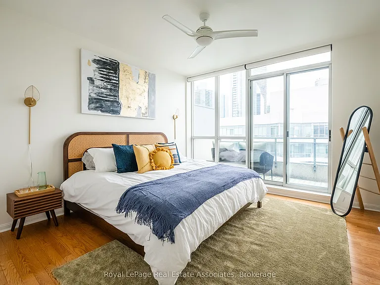 230 Queens Quay W #2811 — Photo 9