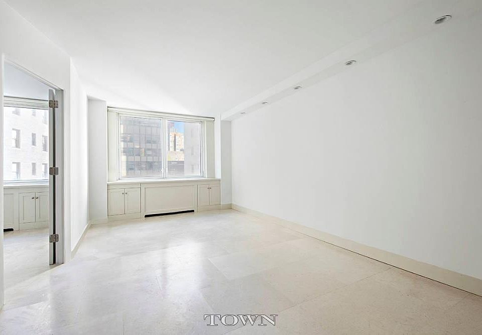 1st image of 211 E 46th St #6D