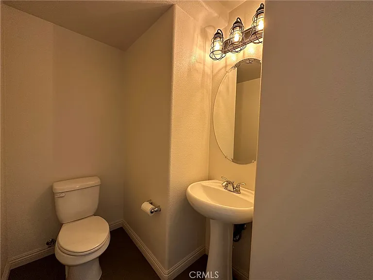 611 McKenna St — Photo 7