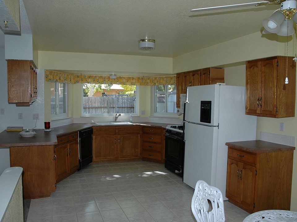 2nd image of 2689 Catalina Dr