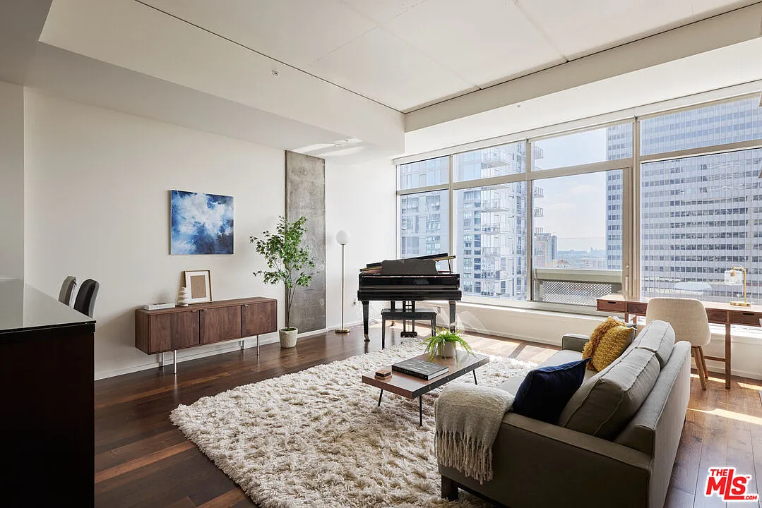 1 bed, 1.0 bath, 970 sqft, $3,750 — Photo 1