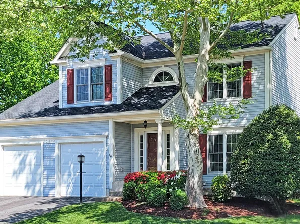 20600 Parkside Cir, Sterling, VA 20165