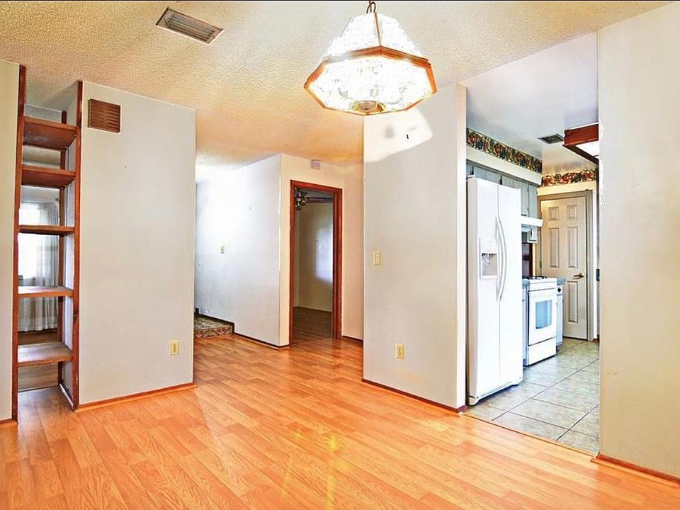 2nd image of 185 Dublin Dr
