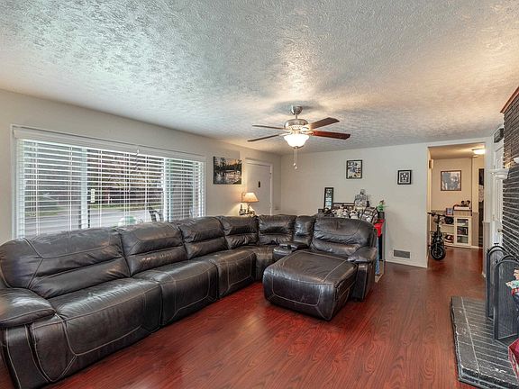 4th image of 902 S Freya St