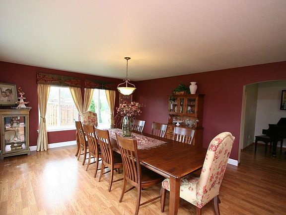 3rd image of 12134 Estate Ln SE