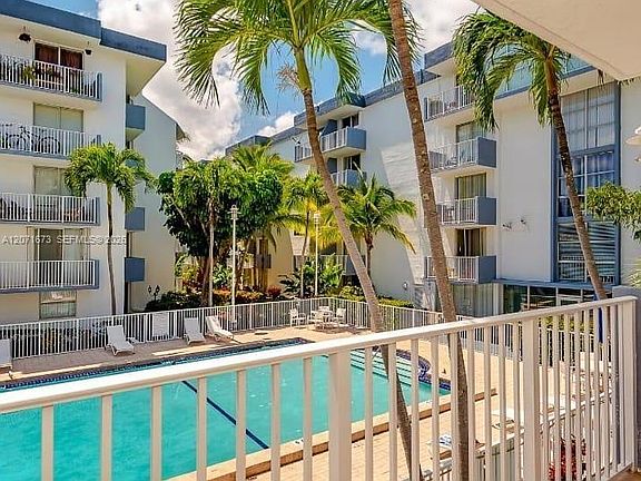 4th image of 1801 S Treasure Dr APT 302