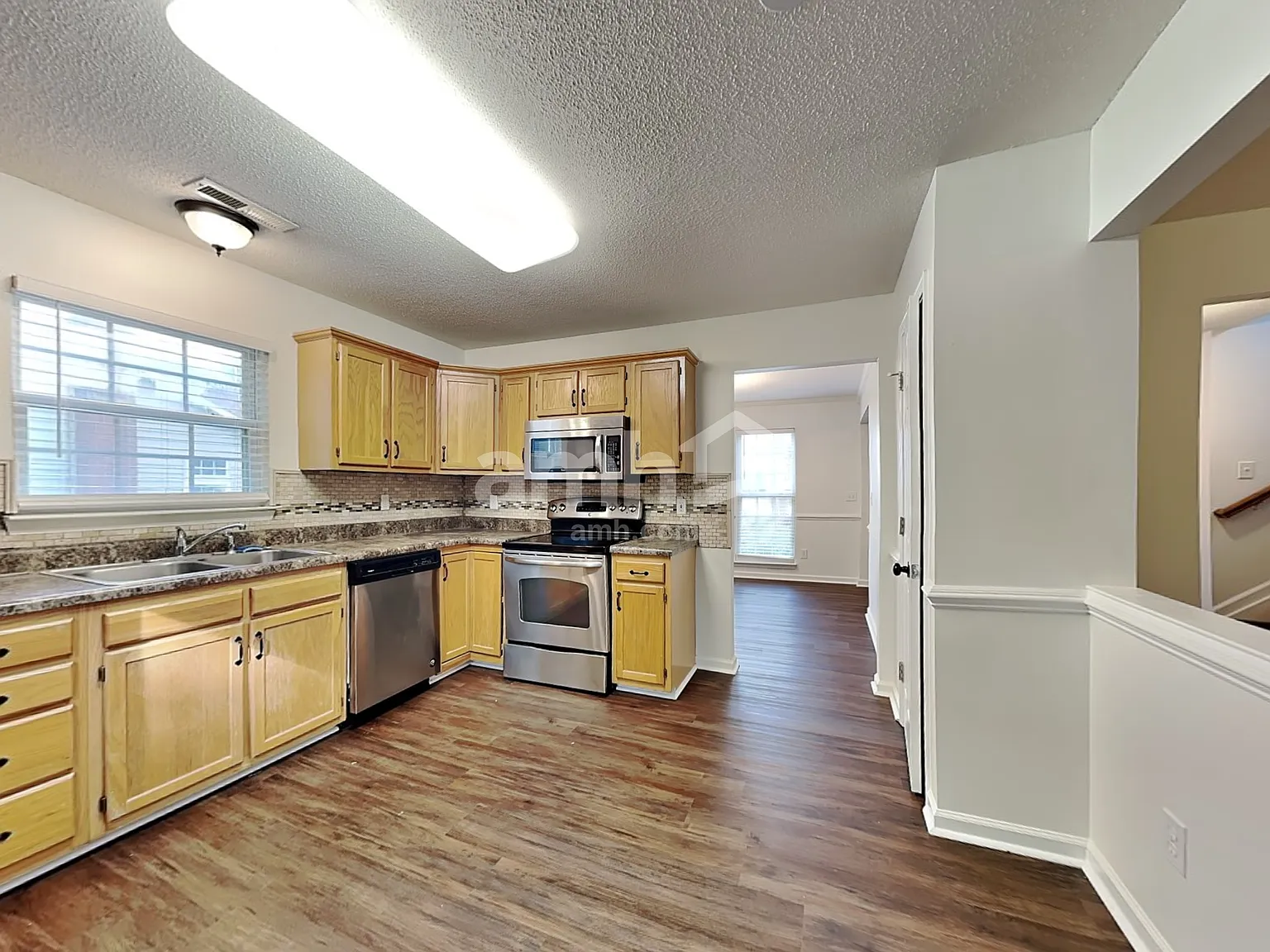 3 bed, 2.5 bath, 1500 sqft, $1,985 — Photo 4