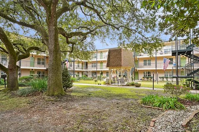 2732 Whitney Pl #209 — Photo 3