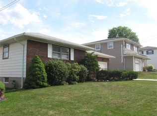 765 Gornik Dr, Perth Amboy, NJ 08861