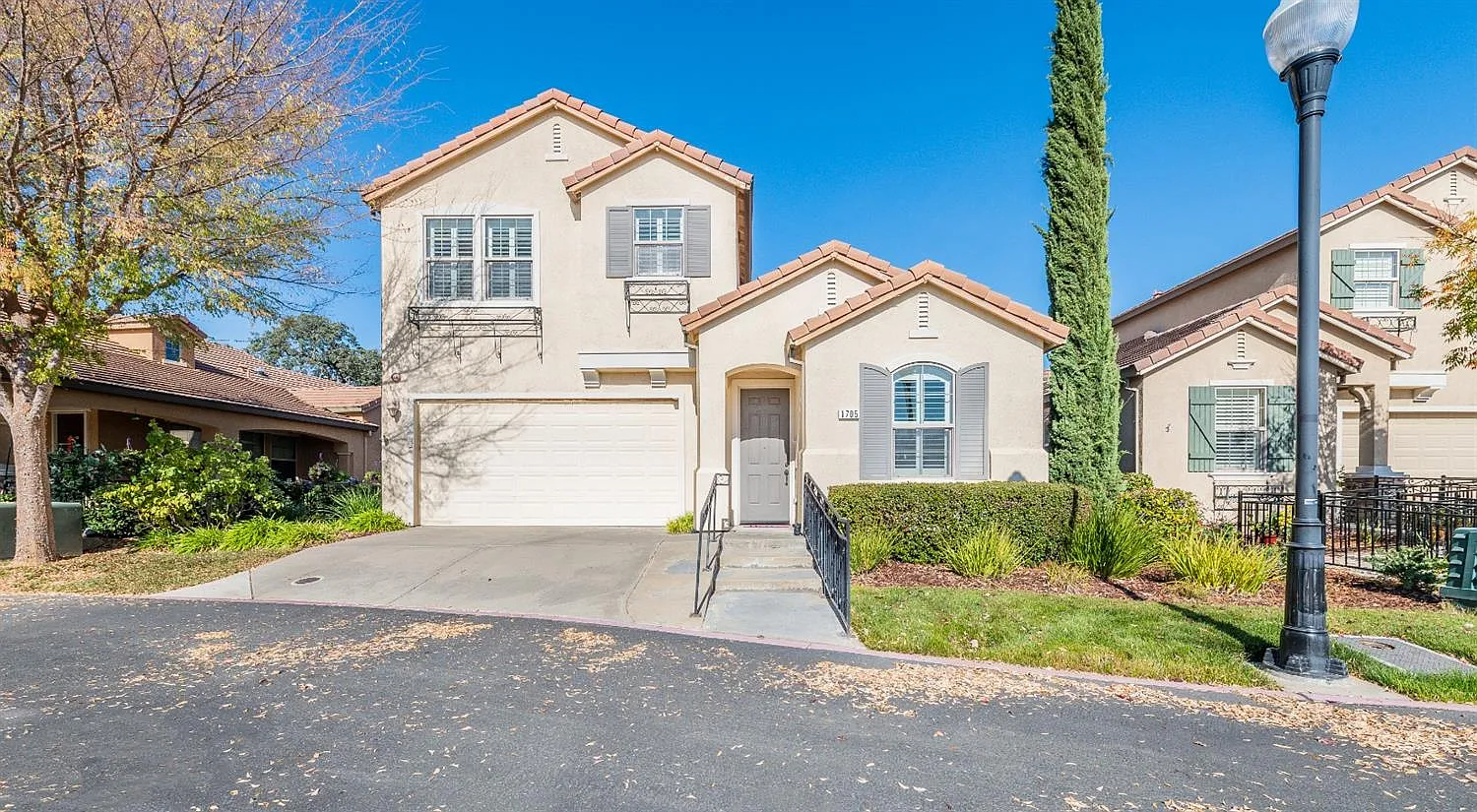 1705 Marseille Ln photo 1