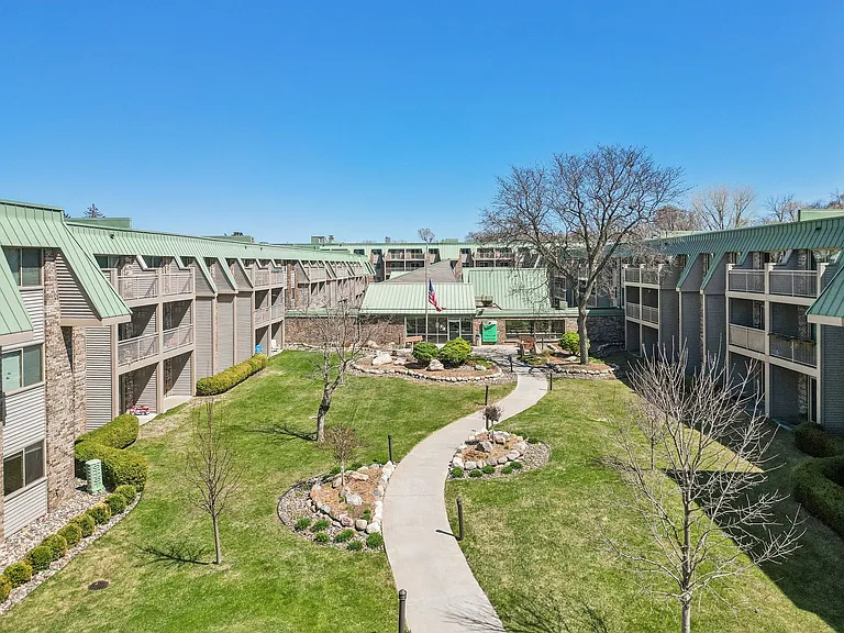 Larpenteur Estates Apartments — Photo 71