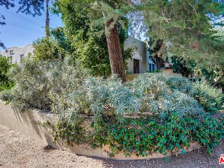 1574 Murray Dr — Photo 35