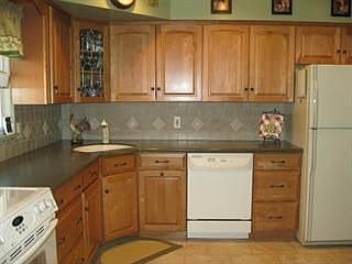 3rd image of 14 Glencrest Dr