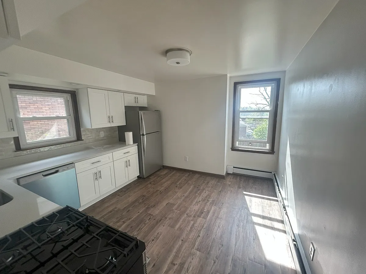 Building Photo - 171 Kendall Ave #2