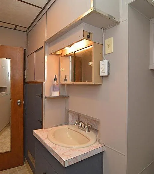 101 W Franklin St — Photo 30
