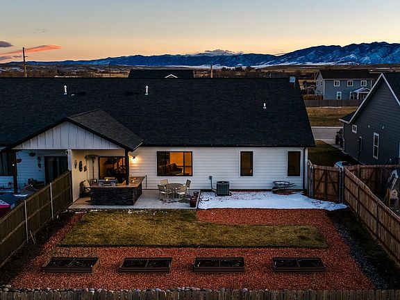 2nd image of 1353 Stoneridge Dr