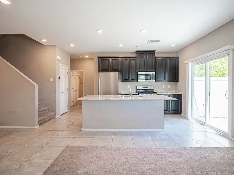 2715 Amazing Meadows Ave — Photo 16