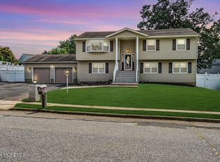 107 Lonny Ct, Toms River, NJ 08753