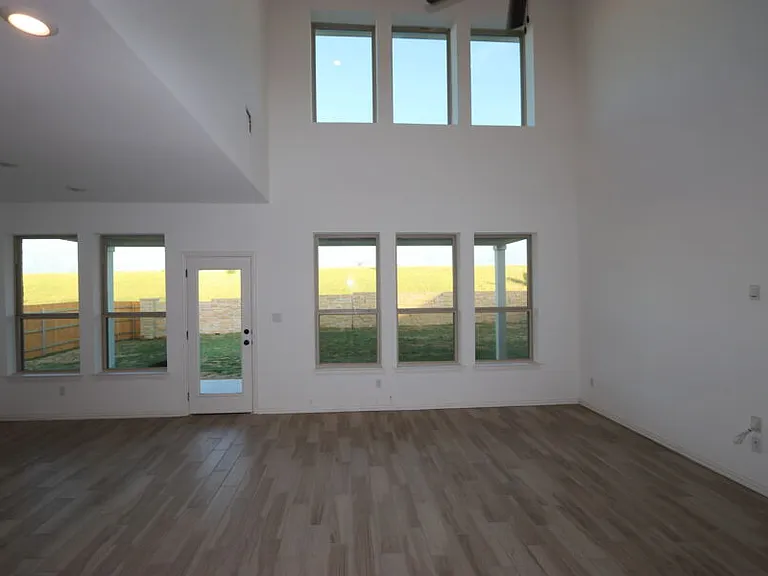 401 Mangold Dr — Photo 5