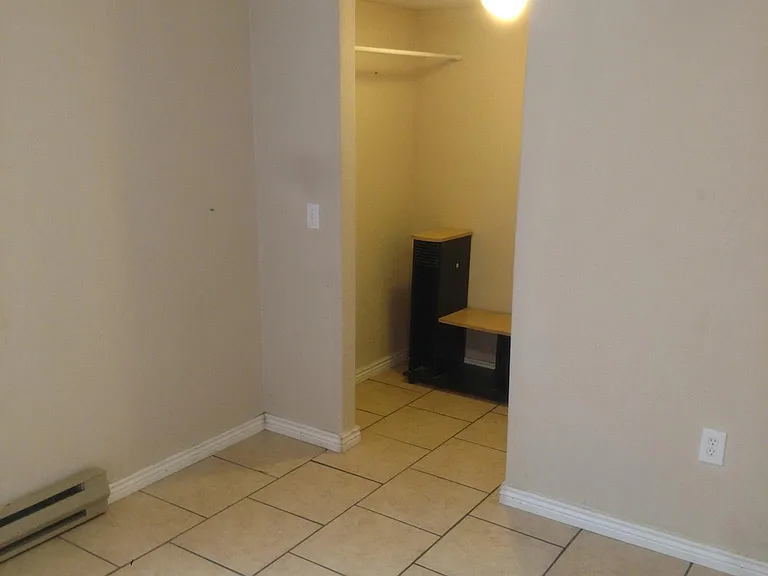 827 Northview Cir — Photo 6