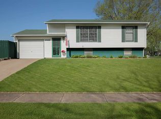 3938 Clark Ct, Davenport, IA 52806