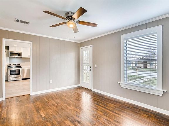 5th image of 204 S Brushy St